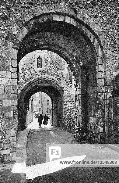 Die Barbican Arches  Lewes  East Sussex  um 1900 bis 1920. Künstler: Unbekannt