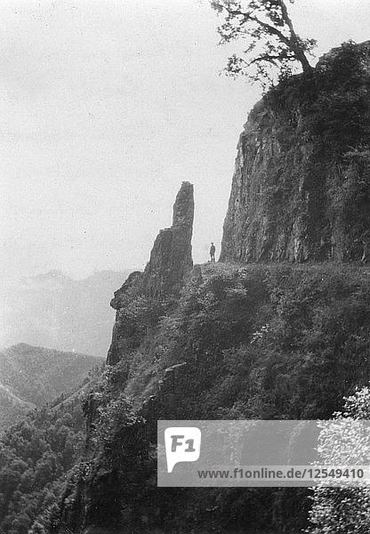 Berge zwischen Kalsi und Chakrata  Indien  1917. Künstler: Unbekannt