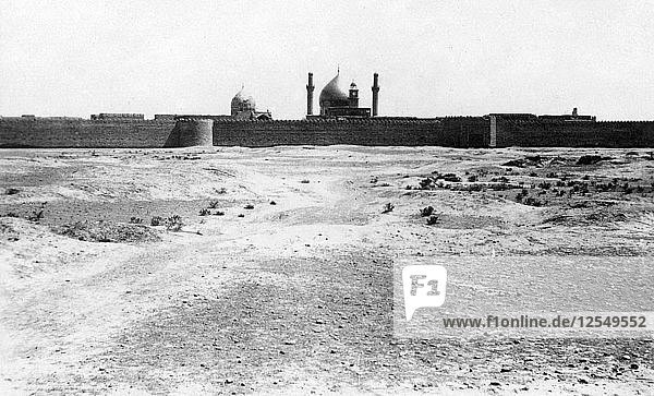 Goldene Kuppel und Minarette der Moschee von Samarra  Mesopotamien  1918. Künstler: Unbekannt