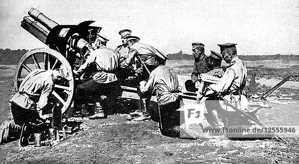 Russische Haubitze beim Übungsfeuer  Erster Weltkrieg  1914. Künstler: Unbekannt