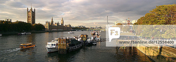 Panoramablick entlang der Themse  London.