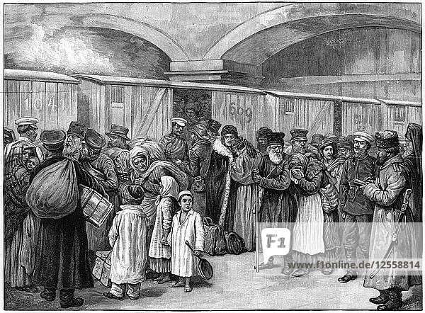 Der Baltische Bahnhof  Vertreibung der Juden aus St. Petersburg  Russland  1891.Künstler: B. Baruch
