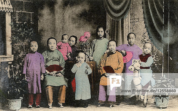 Chinesische Familie  Hongkong  20. Jahrhundert. Künstler: Unbekannt