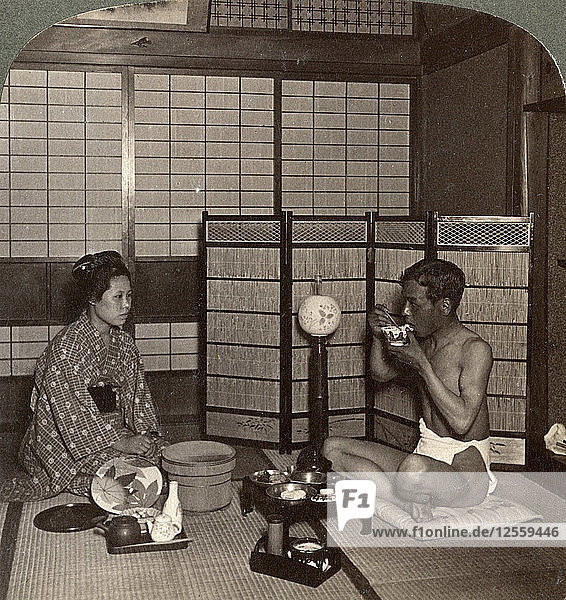 Sommerabendessen in einem Hotel  Hiroshima  Japan  1904. Künstler: Underwood & Underwood