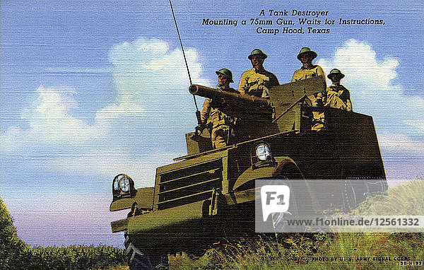 Ein Panzerjäger mit einem 75-mm-Geschütz wartet auf Anweisungen  Camp Hood  Texas  USA  1943. Künstler: US Army Signal Corps