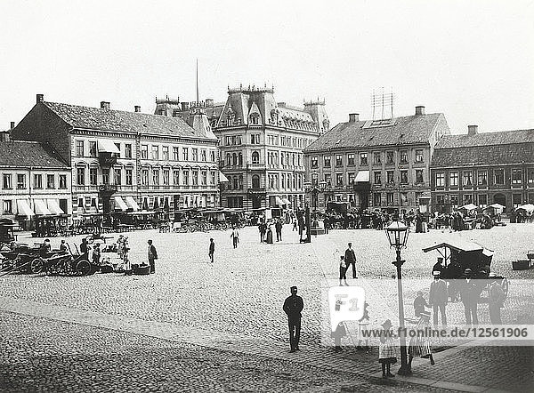 Der Platz vor dem Rathaus  Landskrona  Schweden  1910. Künstler: Unbekannt