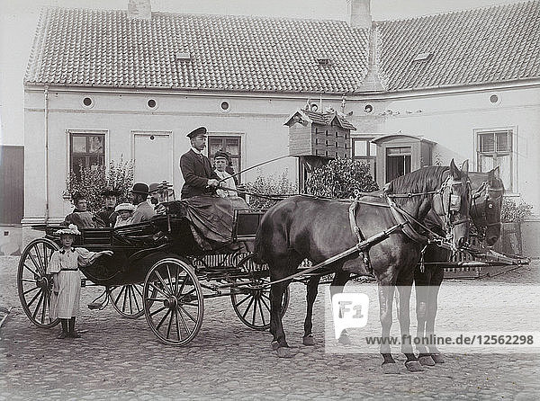 Herr Abrahamsson  der Großhändler  und seine Familie  Landskrona  Schweden  1910er Jahre. Künstler: Unbekannt
