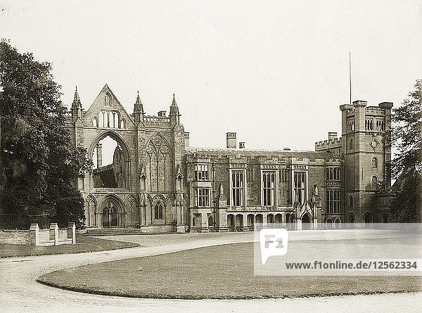 Westansicht von Newstead Abbey  Nottinghamshire  um 1900. Künstler: Henson & Co