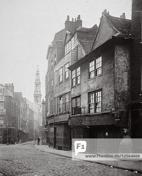 Blick auf Häuser in der Drury Lane  Westminster  London  1876. Künstler: Gesellschaft für das Fotografieren der Relikte des alten London