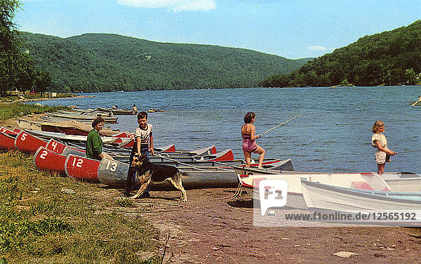 Squantz Pond  Fairfield  Connecticut  USA  1954. Künstler: Unbekannt