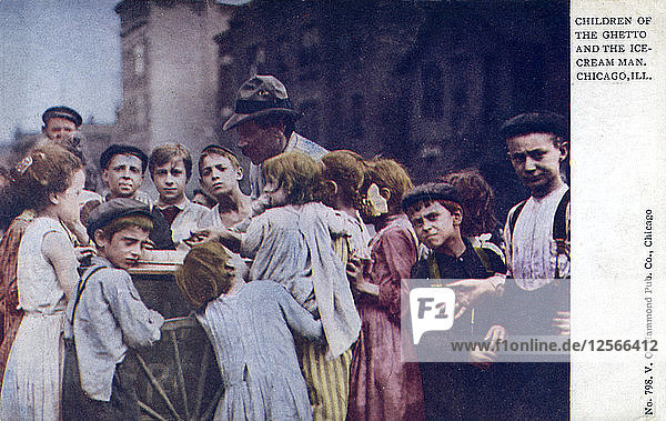 Kinder aus dem Ghetto und ein Eisverkäufer  Chicago  Illinois  1910. Künstler: Unbekannt