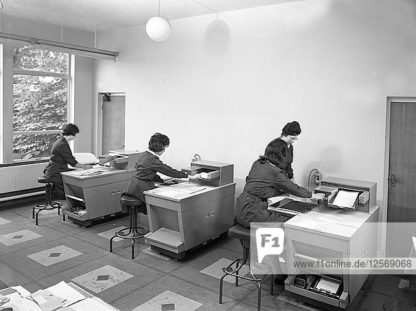 Rank Xerox-Kopierer bei British Steel  1962. Künstler: Michael Walters