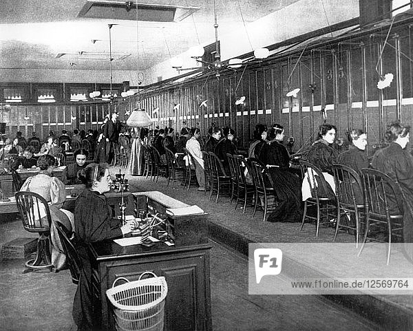 Telefonzentrale  1899. Künstler: Unbekannt
