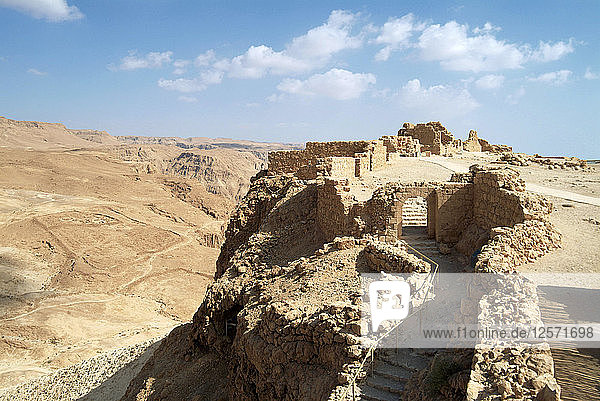 Das Westtor von Masada  Israel. Künstler: Samuel Magal