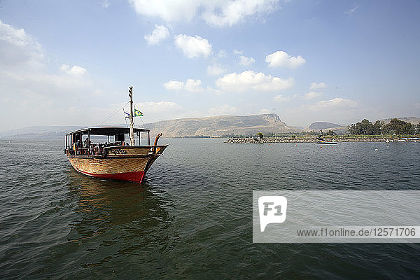 Ein Boot auf dem See Genezareth  Israel. Künstler: Samuel Magal
