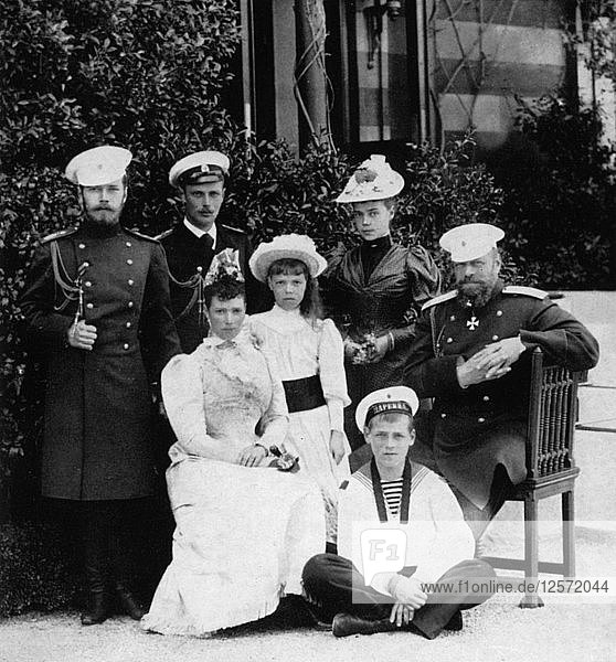 Die russische Kaiserfamilie  um 1894 (1964). Künstler: Unbekannt