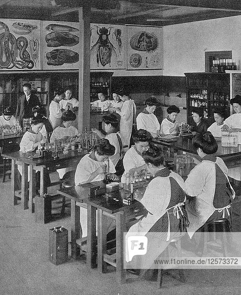 Die höhere Bildung der Frauen in Japan  1910. Künstler: Unbekannt