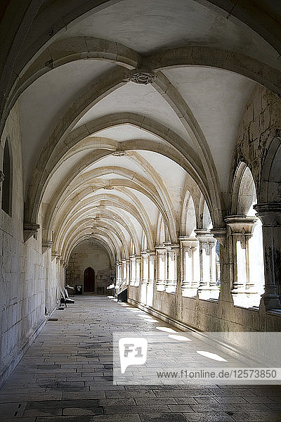 Kreuzgang von König Johann I.  Kloster von Batalha  Batalha  Portugal  2009. Künstler: Samuel Magal