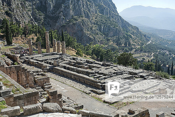 Der Apollo-Tempel  Delphi  Griechenland. Künstler: Samuel Magal