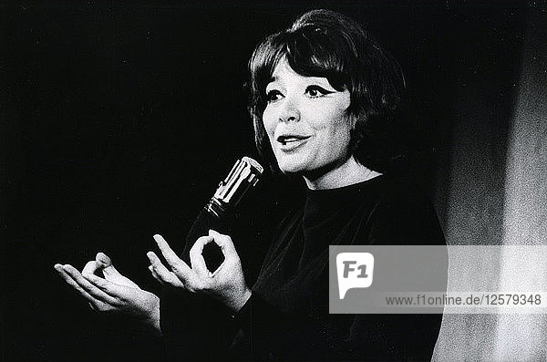 Juliette Greco  französische Schauspielerin und Sängerin  Schweden  1. Juli 1964. Künstlerin: Unbekannt