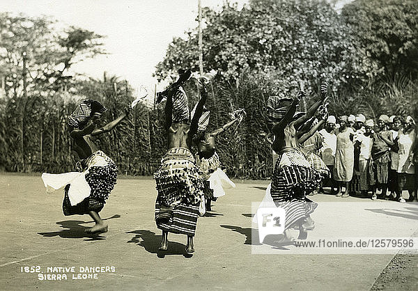 Tänzerinnen beim Auftritt  Sierra Leone  20. Jahrhundert. Künstler: Unbekannt