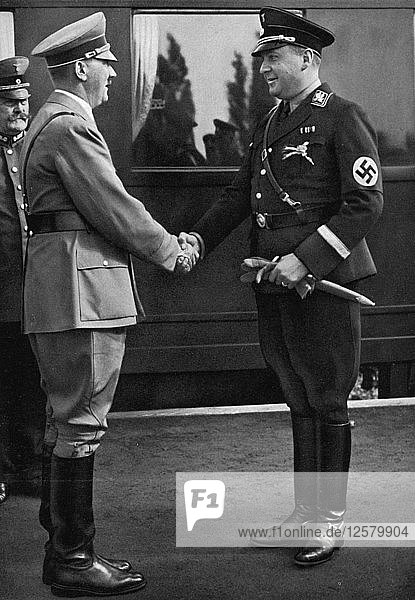 Minister Darré empfängt den Führer während des Erntedankfestes  1936. Künstler: Unbekannt