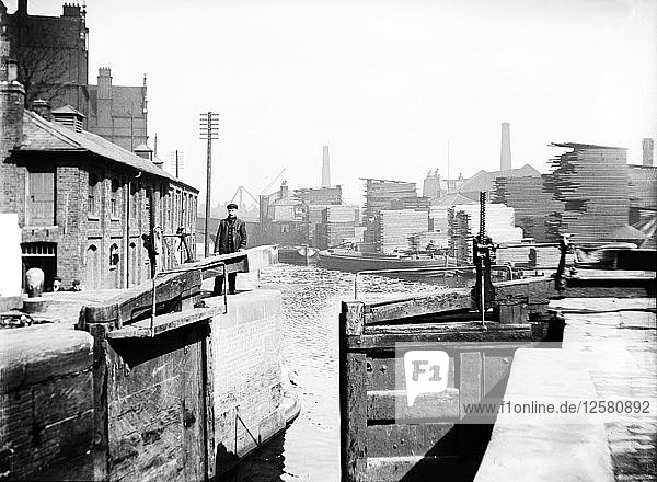 The industrial landscape on the Regents Canal  London  c1905. Artist: Unknown