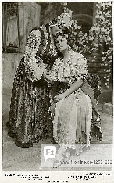 Rosina Filippi und Sari Petrass  Schauspielerinnen  um 1912(?).Künstler: Rotary Foto
