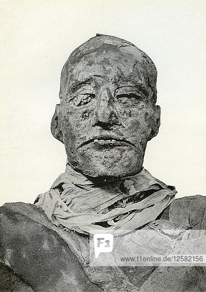 Kopf der Mumie von Ramses III.  altägyptischer Pharao der 20. Dynastie  um 1156 v. Chr. (1926). Künstlerin: Winifred Mabel Brunton