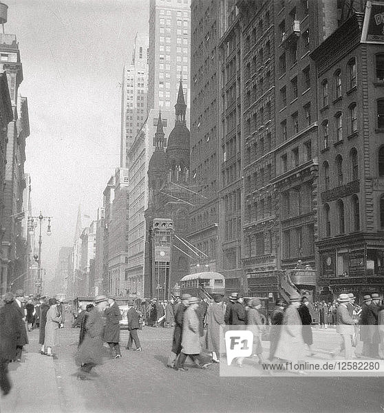 5th Avenue  New York City  USA  20. Jahrhundert. Künstler: J. Dearden Holmes
