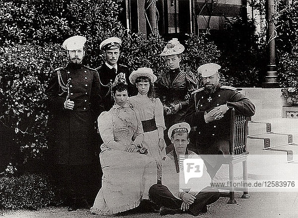Die russische Kaiserfamilie  ca. 1892-c1894. Künstler: Unbekannt