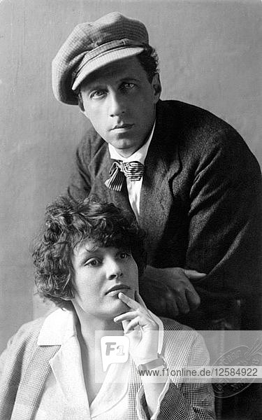 Der russische Theaterregisseur Vsevolod Meyerhold und seine Frau  die Schauspielerin Zinaida Raikh  Anfang der 1920er Jahre. Künstler: Unbekannt