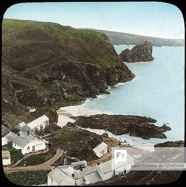 Kynance Cove und Dorf  Cornwall  Ende des 19. oder Anfang des 20. Jahrhunderts. Künstler: Laternenabteilung der Kirchenarmee