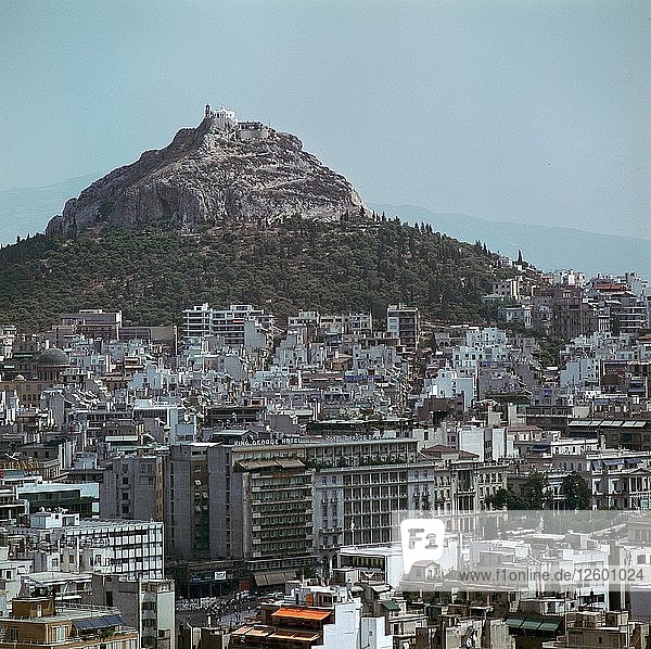 Blick auf den Lycabettus-Hügel und die Akropolis. Künstler: Unbekannt