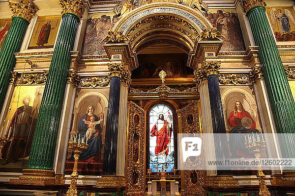 Die Heiligen Pforten und die Ikonostase  St. Isaakskathedrale  St. Petersburg  Russland  2011. Künstler: Sheldon Marshall