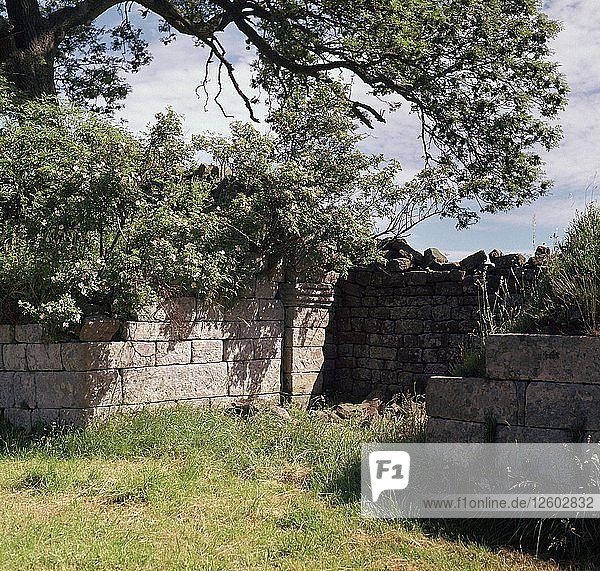 Tor des römischen Kastells in High Rochester  Northumberland  1. Jahrhundert. Künstler: Unbekannt