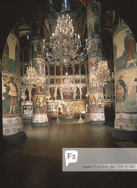 Interieur mit Ikonostase in der Mariä-Himmelfahrt-Kathedrale im Moskauer Kreml  14.-15. Jahrhundert. Künstler: Altrussische Architektur