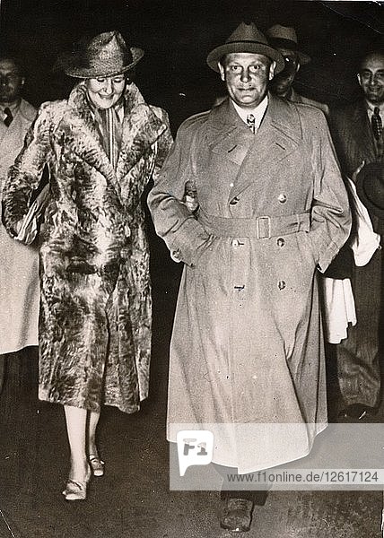 Hermann Göring  Nazi-Politiker und Militärführer  mit seiner Frau Emmy  ca. 1935-c1945. Künstler: Unbekannt