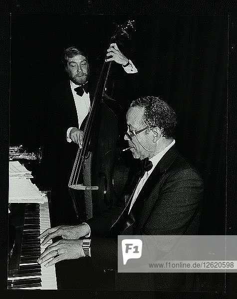 Len Skeat (bass) and Bobby Tucker (piano) playing at the Forum Theatre  Hatfield  Hertfordshire  12 Artist: Denis Williams