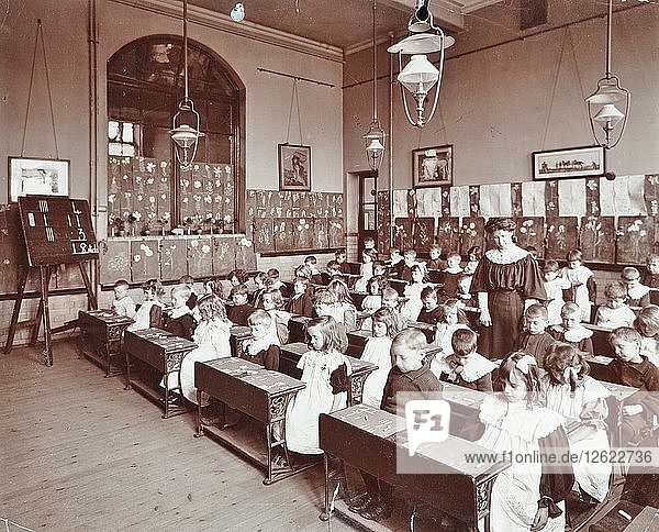 Rechenunterricht mit Stöcken  Hugh Myddelton School  Finsbury  London  1906. Künstler: Unbekannt.