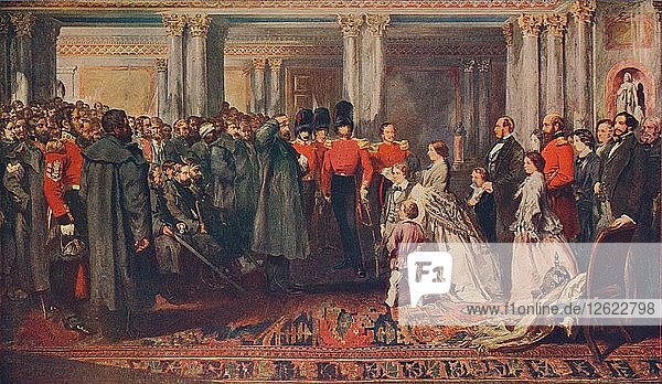 Königin Victoria überreicht Medaillen an die Garde nach dem Krimkrieg  1856 (1906). Künstler: W Bunney.