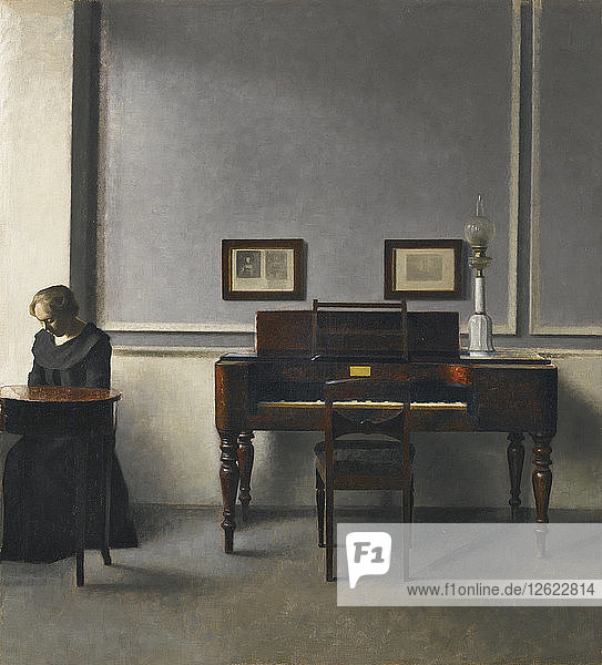 Ida in einem Interieur mit Klavier. Künstler: Hammershøi  Vilhelm (1864-1916)