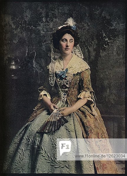 Ein Kleid aus dem frühen 18. Jahrhundert  mit einem schönen Beispiel eines gesteppten Unterrocks  um 1913. Künstler: Unbekannt.