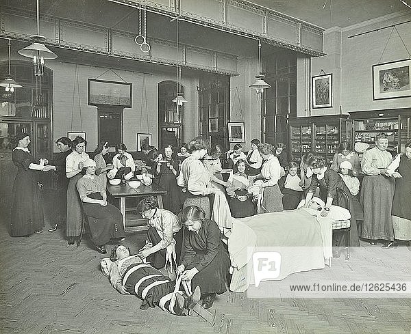 Gesundheitskurs  Cosway Street Evening Institute for Women  London  1914. Künstler: Unbekannt.