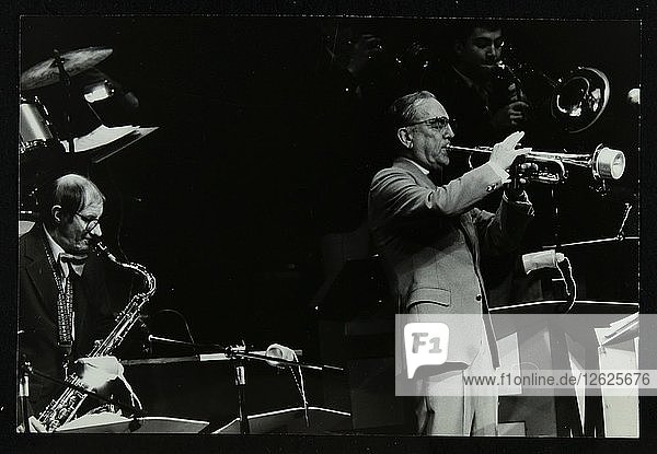 Das Herb Miller Orchestra spielt im Forum Theatre  Hatfield  Hertfordshire  5. Oktober 1985. Künstler: Denis Williams