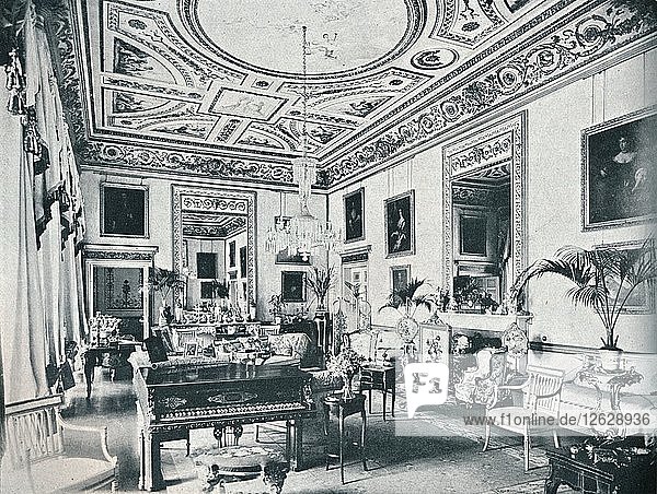 Der Salon  Avington  um 1908. Künstler: Unbekannt.