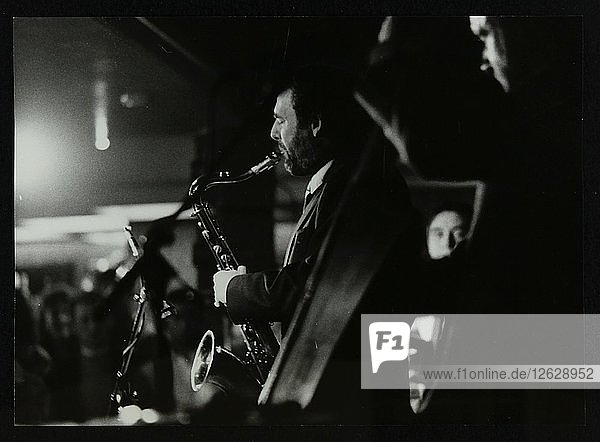 Der Saxophonist Bob Sydor spielt im Torrington Jazz CLub  Finchley  London  1988. Künstler: Denis Williams