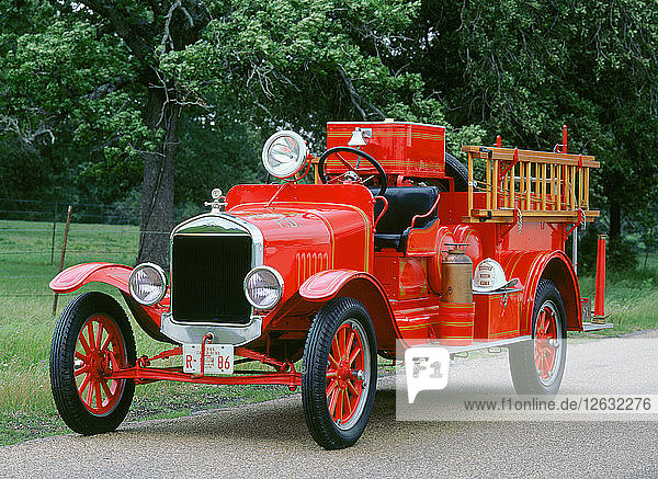 1927 Ford TT Feuerwehrauto. Künstler: Unbekannt.