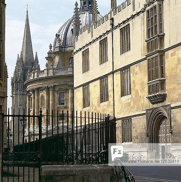 Bodleian Library  Radcliffe Camera und St. Marys Church  Oxford  Oxfordshire  ca. 2000er Jahre(?). Künstler: Unbekannt.