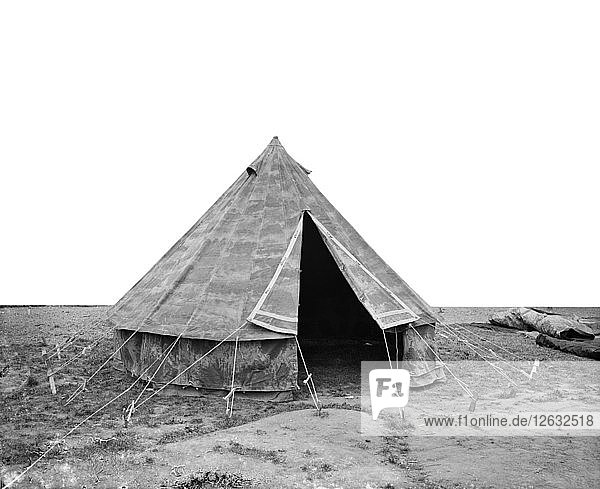 Konisches Zelt aus Segeltuch  Waring & Gllow Fabrik  White City  London  August 1916. Künstler: Adolph Augustus Boucher.